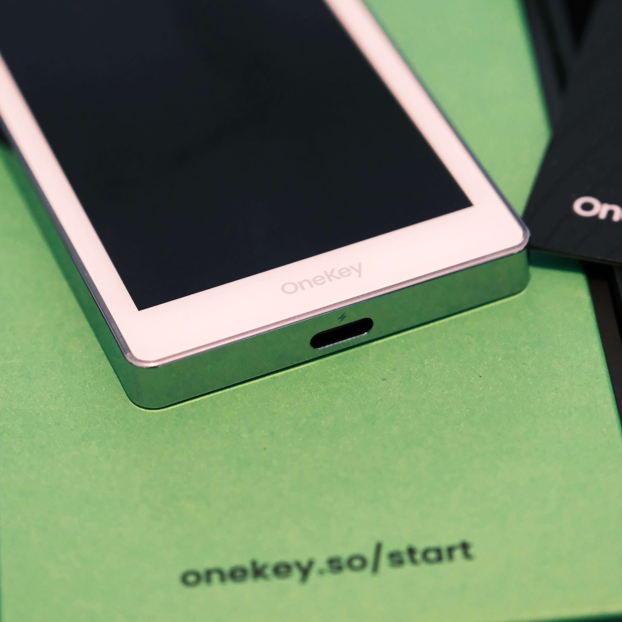 OneKey Pro 硬件钱包 & OneKey Lite 备份卡