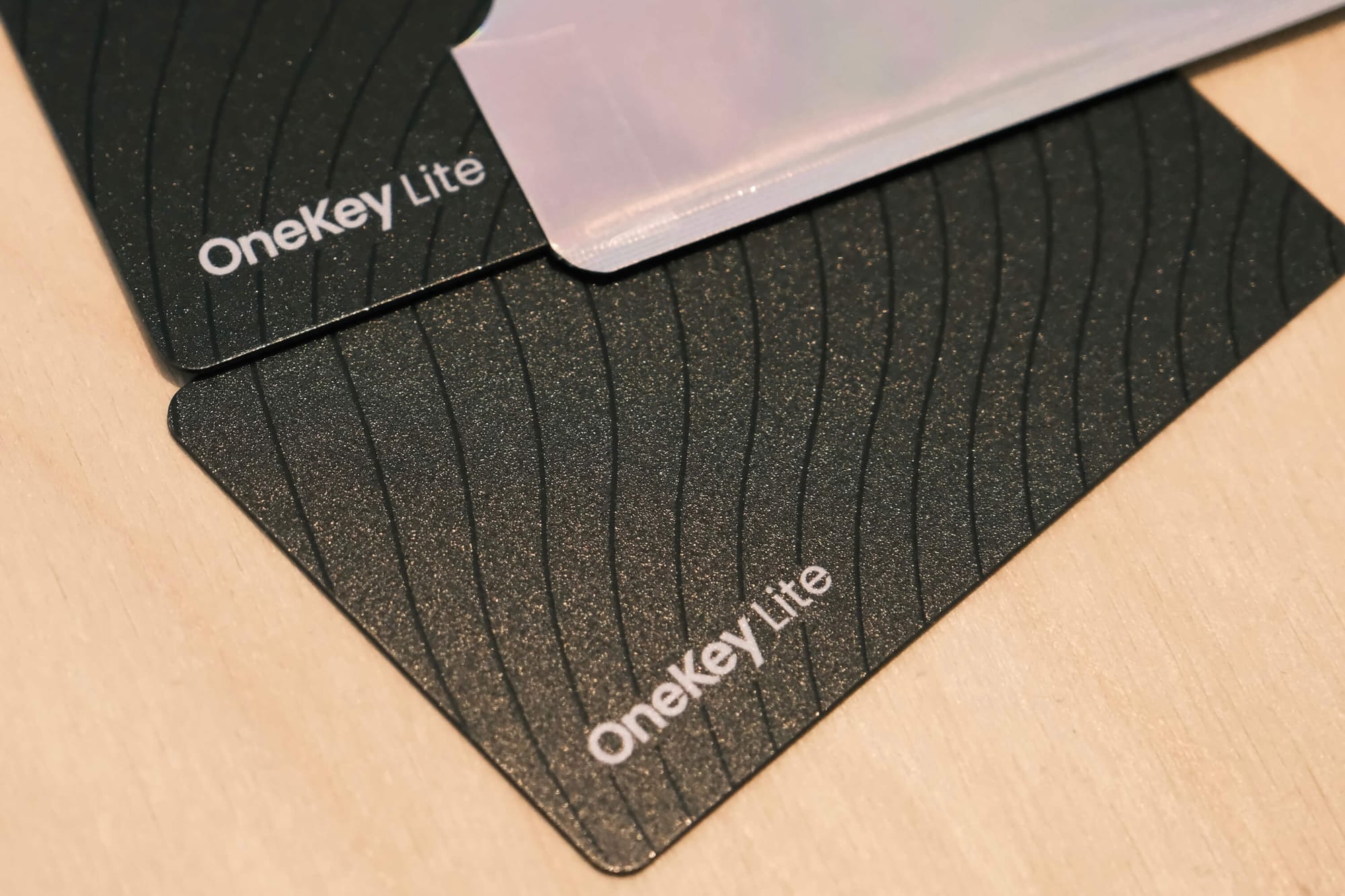 OneKey Pro 硬件钱包 & OneKey Lite 备份卡
